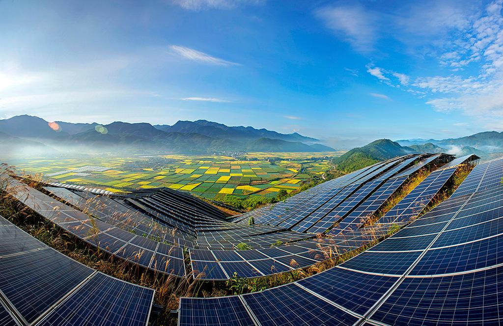 フランス政府は、太陽光発電産業の発展を促進するために10の政策を発表しました